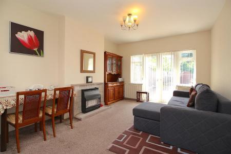 3 bedroom Semi-detached house for sale in Central Avenue, Syston, LE7