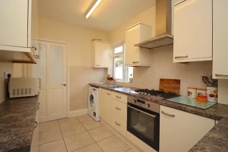 3 bedroom Semi-detached house for sale in Central Avenue, Syston, LE7