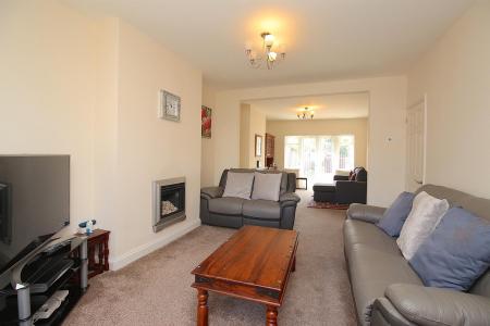 3 bedroom Semi-detached house for sale in Central Avenue, Syston, LE7