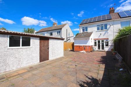 3 bedroom Semi-detached house for sale in Central Avenue, Syston, LE7