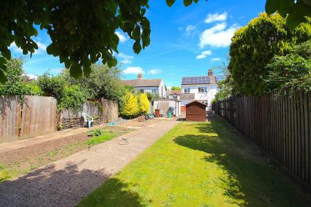 3 bedroom Semi-detached house for sale in Central Avenue, Syston, LE7