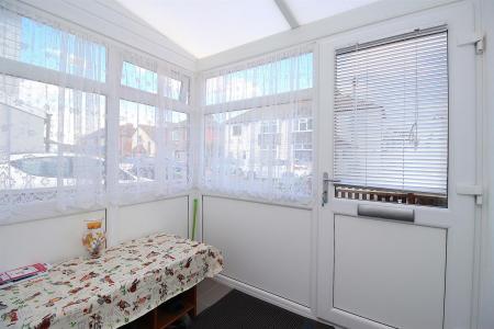 3 bedroom Semi-detached house for sale in Central Avenue, Syston, LE7