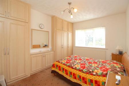 3 bedroom Semi-detached house for sale in Central Avenue, Syston, LE7