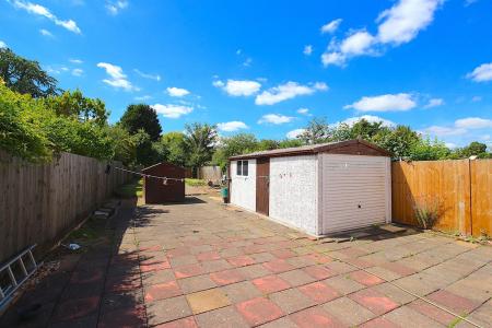 3 bedroom Semi-detached house for sale in Central Avenue, Syston, LE7