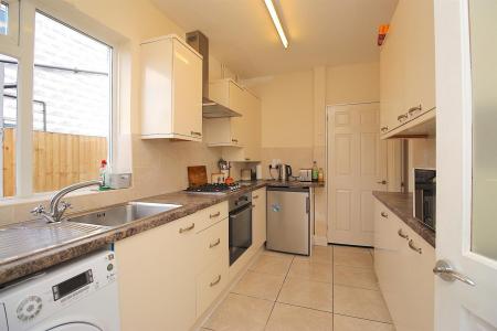 3 bedroom Semi-detached house for sale in Central Avenue, Syston, LE7