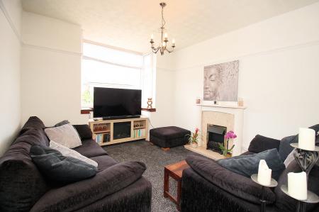 3 bedroom Semi-detached bungalow for sale in Central Avenue, Syston, LE7