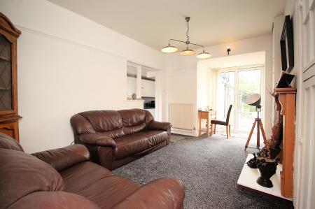 3 bedroom Semi-detached bungalow for sale in Central Avenue, Syston, LE7