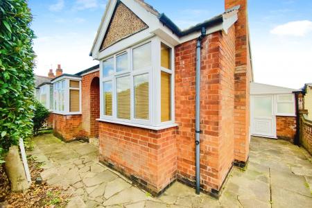 2 bedroom Semi-detached bungalow for sale in Central Avenue, Syston, LE7