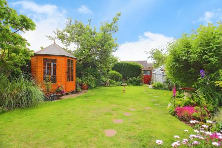 2 bedroom Semi-detached bungalow for sale in Central Avenue, Syston, LE7