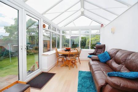 2 bedroom Semi-detached bungalow for sale in Central Avenue, Syston, LE7