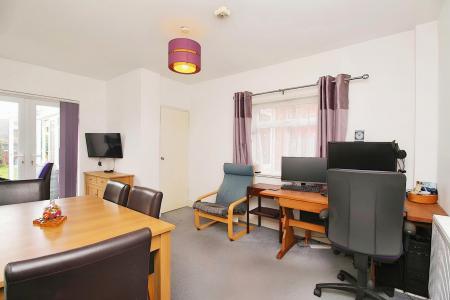 2 bedroom Semi-detached bungalow for sale in Central Avenue, Syston, LE7