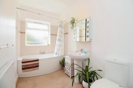 2 bedroom Semi-detached bungalow for sale in Central Avenue, Syston, LE7