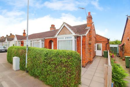 2 bedroom Semi-detached bungalow for sale in Central Avenue, Syston, LE7
