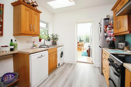 2 bedroom Semi-detached bungalow for sale in Central Avenue, Syston, LE7