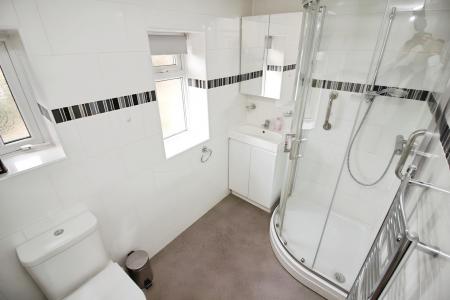 3 bedroom Semi-detached house for sale in Central Avenue, Syston, LE7