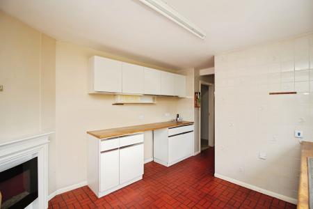 3 bedroom Semi-detached house for sale in Central Avenue, Syston, LE7