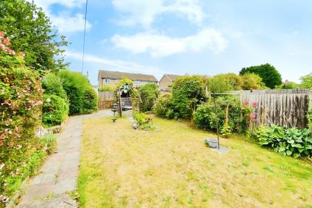 3 bedroom Semi-detached house for sale in Central Avenue, Syston, LE7