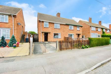 3 bedroom Semi-detached house for sale in Central Avenue, Syston, LE7