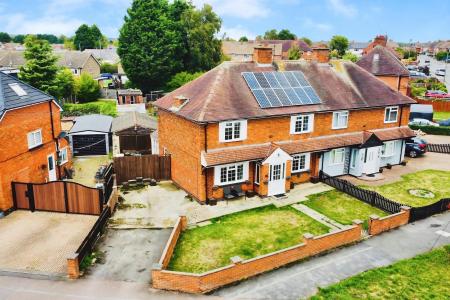 4 bedroom Semi-detached house for sale in Central Avenue, Syston, LE7