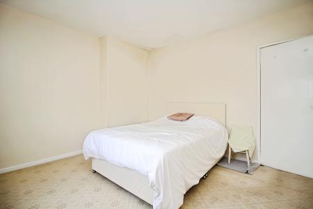 4 bedroom Semi-detached house for sale in Central Avenue, Syston, LE7