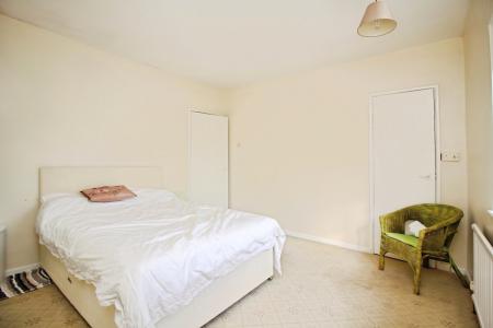 4 bedroom Semi-detached house for sale in Central Avenue, Syston, LE7