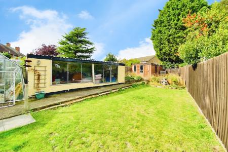 4 bedroom Semi-detached house for sale in Central Avenue, Syston, LE7