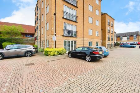 2 bedroom Flat for sale in Checkland Road, Thurmaston, LE4