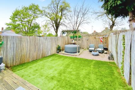 3 bedroom Terraced House for sale in Claydon Road, Leicester, LE5