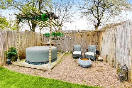 3 bedroom Terraced House for sale in Claydon Road, Leicester, LE5