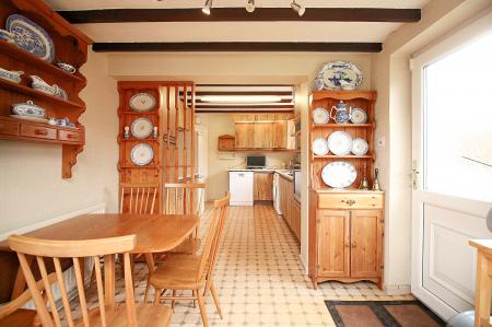 3 bedroom Semi-detached bungalow for sale in Colby Drive, Thurmaston, LE4