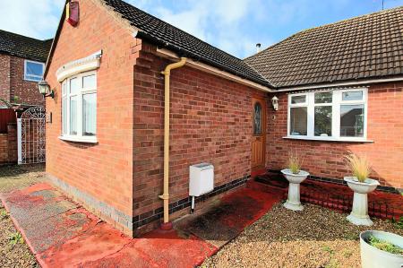 3 bedroom Semi-detached bungalow for sale in Colby Drive, Thurmaston, LE4
