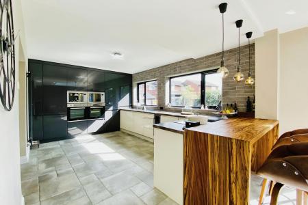 5 bedroom Detached bungalow for sale in Colby Drive, Thurmaston, LE4