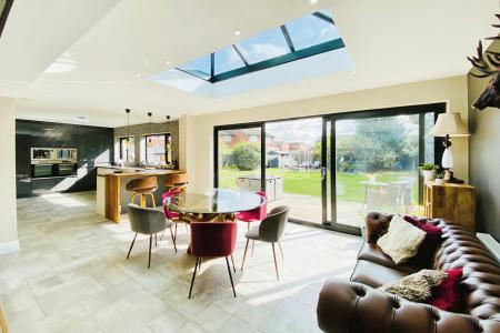 5 bedroom Detached bungalow for sale in Colby Drive, Thurmaston, LE4