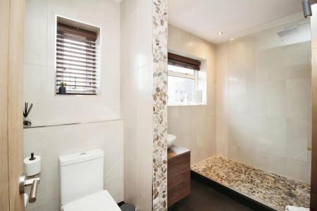 5 bedroom Detached bungalow for sale in Colby Drive, Thurmaston, LE4