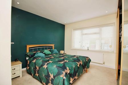 5 bedroom Detached bungalow for sale in Colby Drive, Thurmaston, LE4