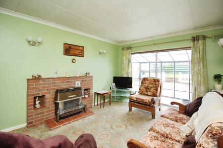 3 bedroom Semi-detached bungalow for sale in College Road, Syston, LE7