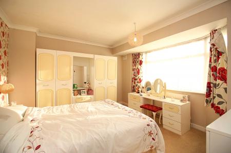 3 bedroom Semi-detached house for sale in Coplow Crescent, Syston, LE7