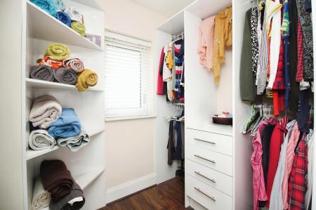 4 bedroom Semi-detached house for sale in Coplow Crescent, Syston, LE7