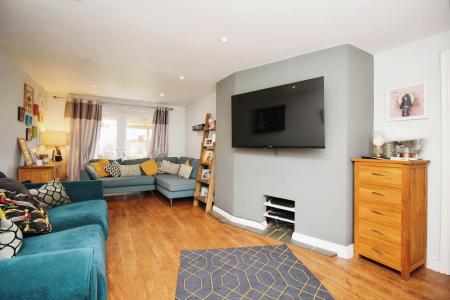 4 bedroom Semi-detached house for sale in Coplow Crescent, Syston, LE7