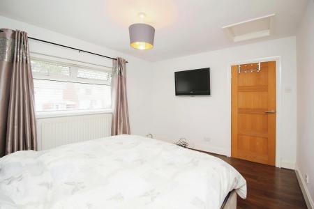 4 bedroom Semi-detached house for sale in Coplow Crescent, Syston, LE7