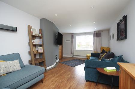 4 bedroom Semi-detached house for sale in Coplow Crescent, Syston, LE7