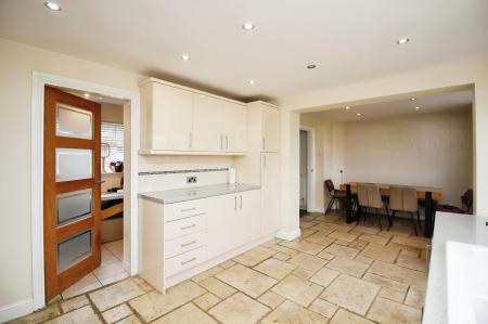 4 bedroom Semi-detached house for sale in Coplow Crescent, Syston, LE7