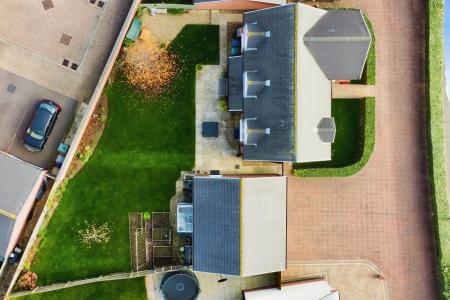 4 bedroom Detached house for sale in Cordelia Drive, Birstall, LE4