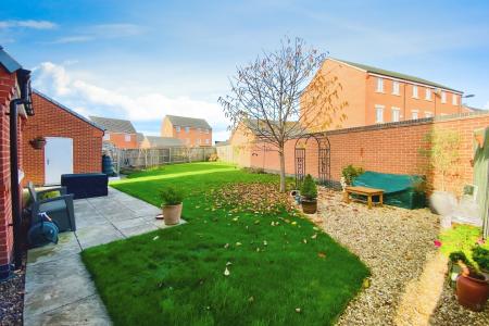 4 bedroom Detached house for sale in Cordelia Drive, Birstall, LE4