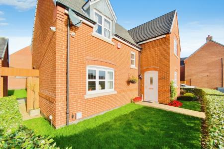 4 bedroom Detached house for sale in Cordelia Drive, Birstall, LE4