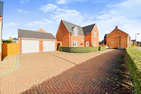 4 bedroom Detached house for sale in Cordelia Drive, Birstall, LE4