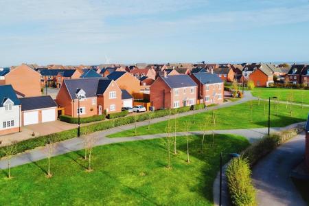 4 bedroom Detached house for sale in Cordelia Drive, Birstall, LE4