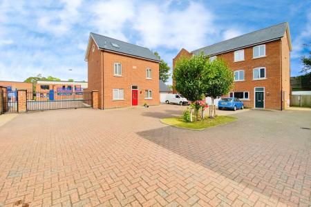 3 bedroom Detached house for sale in Courtyard Close, Syston, LE7