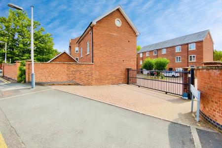 3 bedroom Detached house for sale in Courtyard Close, Syston, LE7
