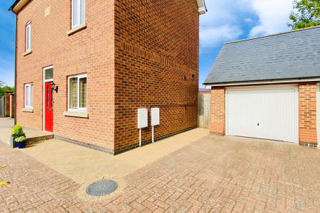 3 bedroom Detached house for sale in Courtyard Close, Syston, LE7